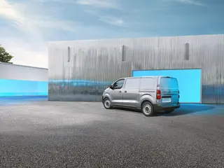 Peugeot Expert Combi 50kWh EV L2 100kW Aut 5d