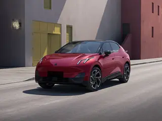 Lynk & Co 02 66kWh EV Core 200kW Aut 5d