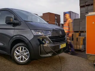 Volkswagen Transporter Kombi 2.5 Phev L1h1 32 Life 171kW Cvt Aut 4d